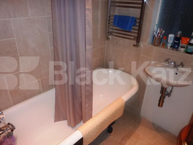 			STUNNING HOUSE!, 4 Bedroom, 1 bath, 1 reception House			 Kiver Road, UPPER HOLLOWAY